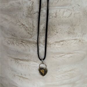 Elegant Gold and Black Pendant Necklace